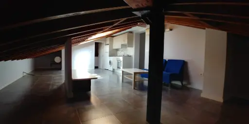 [5-2] Estudio en ático abuhardillado cocina americana